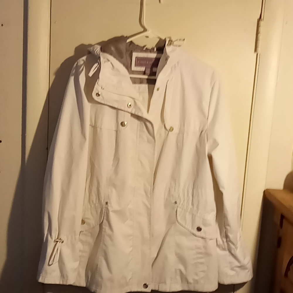 Laura Scott light raincoat with hood